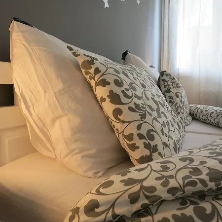 The Riverside - Downtown Apartment