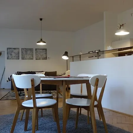 The Riverside - Downtown Apartment