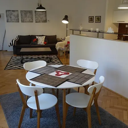 The Riverside - Downtown Apartment *