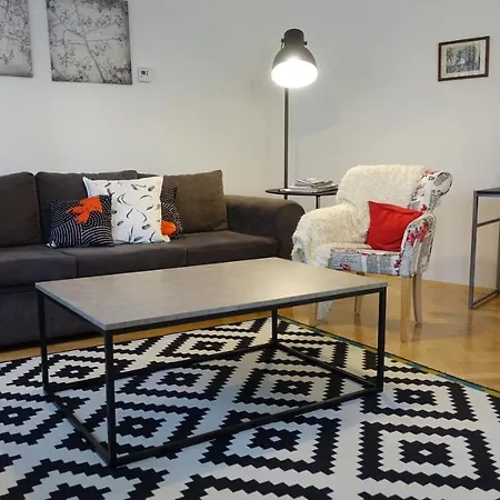 The Riverside - Downtown Apartment