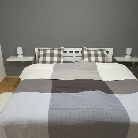 The Riverside - Downtown Apartment