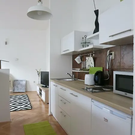 The Riverside - Downtown Apartment *